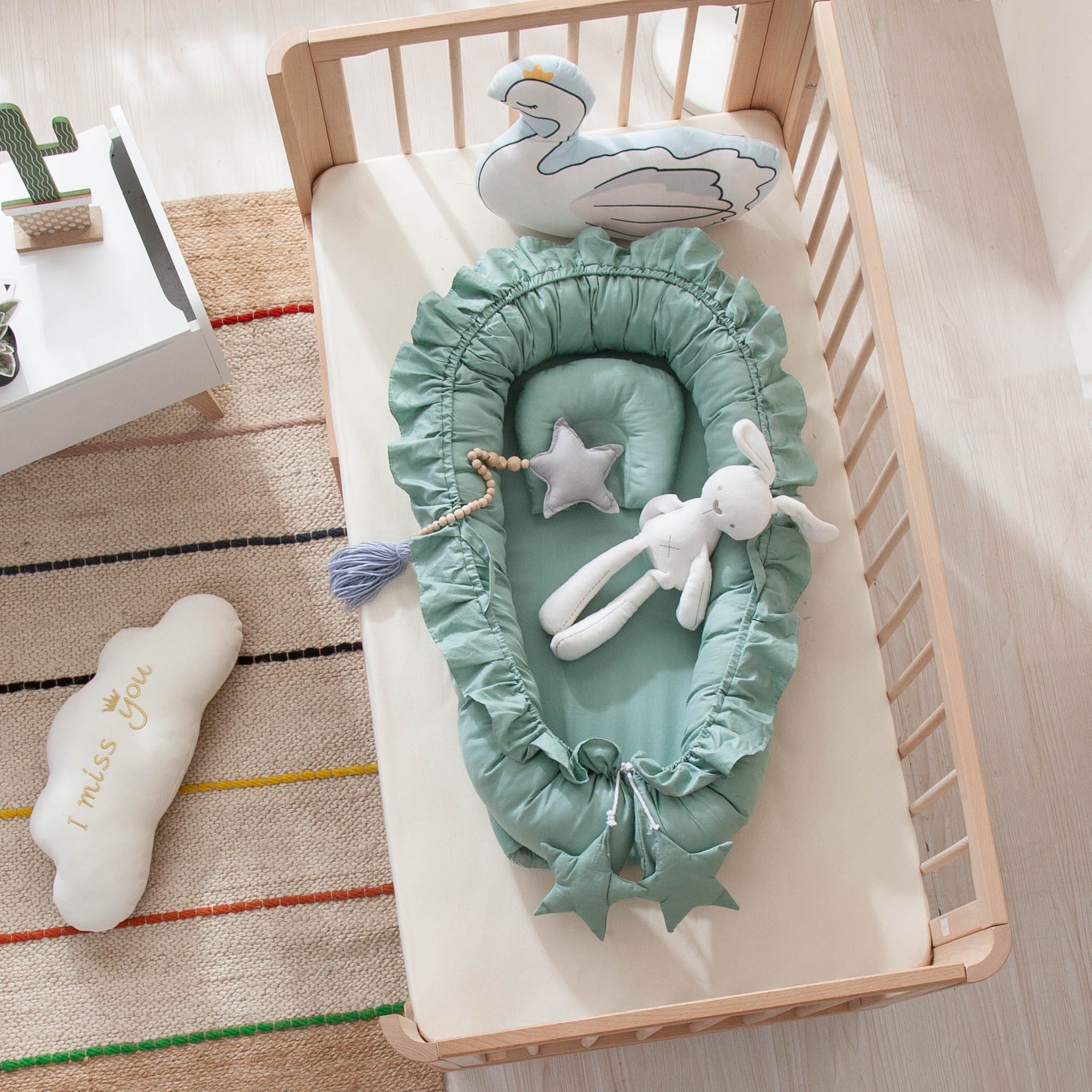 Ruffle Baby Travel Nest Lounger Crib Portable Cocoon Bionic